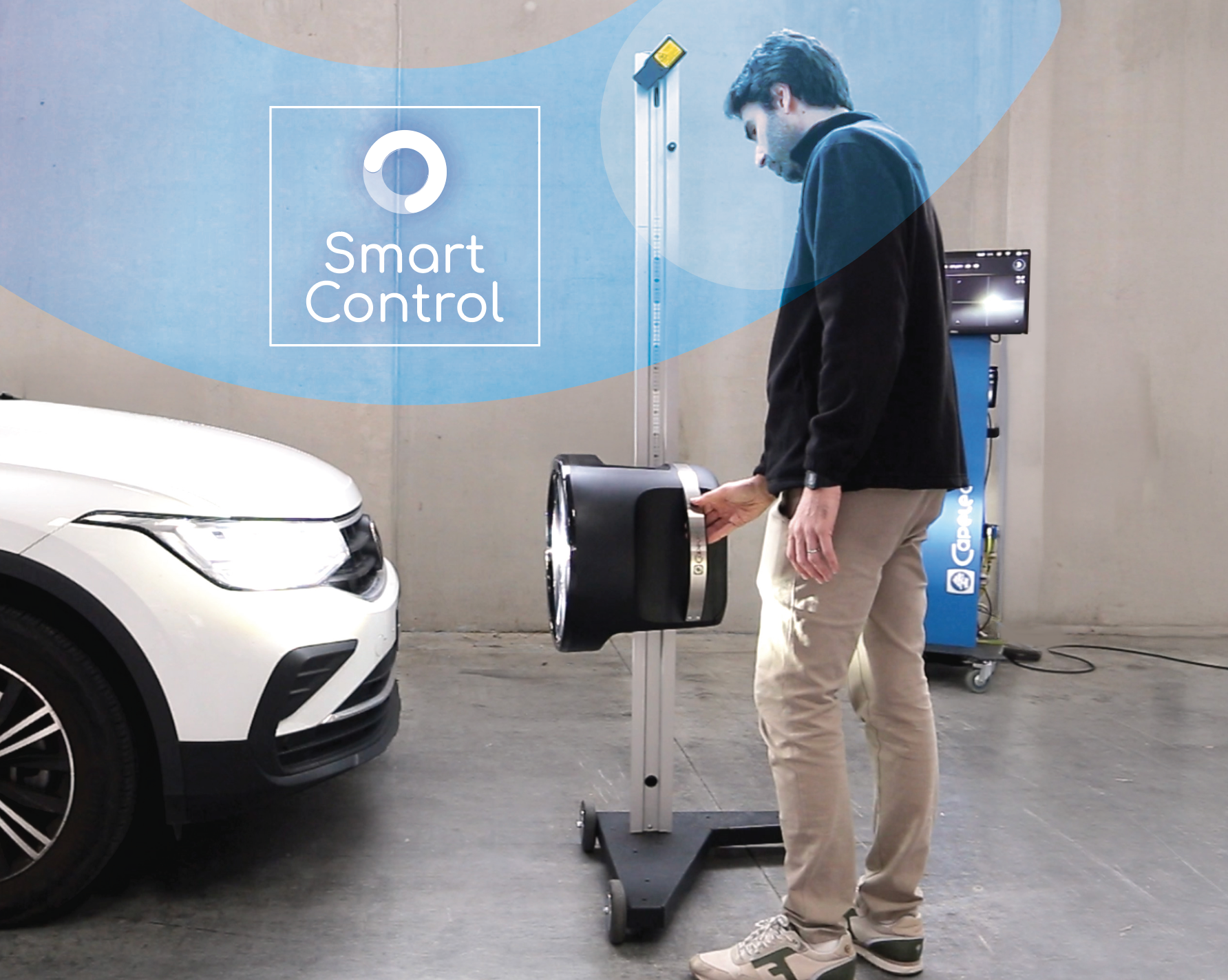 Headlight adjustment with the CAP2700 Smart Control in an automotive workshop
